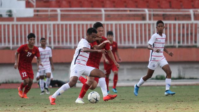 Đội chủ nhà bộ lộ nhiều sai lầm trong trận đấu với đội bóng đất Chùa Tháp Đội chủ nhà bộ lộ nhiều sai lầm trong trận đấu với đội bóng đất Chùa Tháp