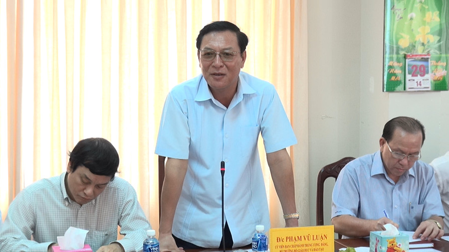 Bộ trưởng Phạm Vũ Luận phát biểu tại buổi làm việc Bộ trưởng Phạm Vũ Luận phát biểu tại buổi làm việc