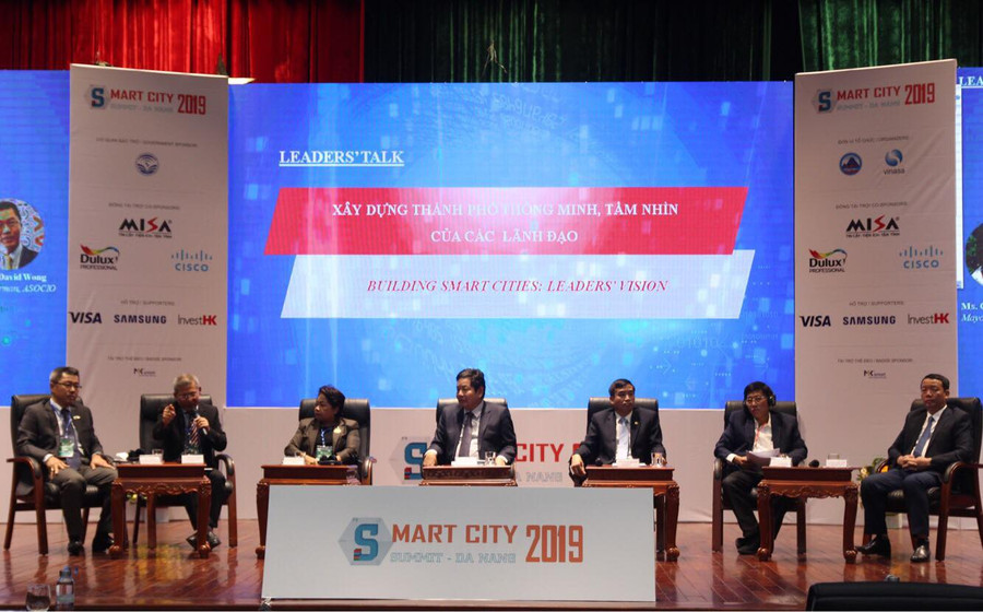 Các đại biểu, lãnh đạo các tỉnh, thành phố trong và ngoài nước tham gia chuyên đề “Xây dựng thành phố thông minh, tầm nhìn của các lãnh đạo”. Các đại biểu, lãnh đạo các tỉnh, thành phố trong và ngoài nước tham gia chuyên đề “Xây dựng thành phố thông minh, tầm nhìn của các lãnh đạo”.
