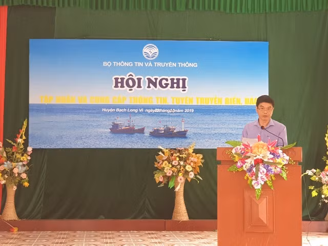 Ông Hoàng Minh Phương Cục phó Cục thông tin cơ sở, Bộ Thông tin truyền thông phát biểu tại hội nghị