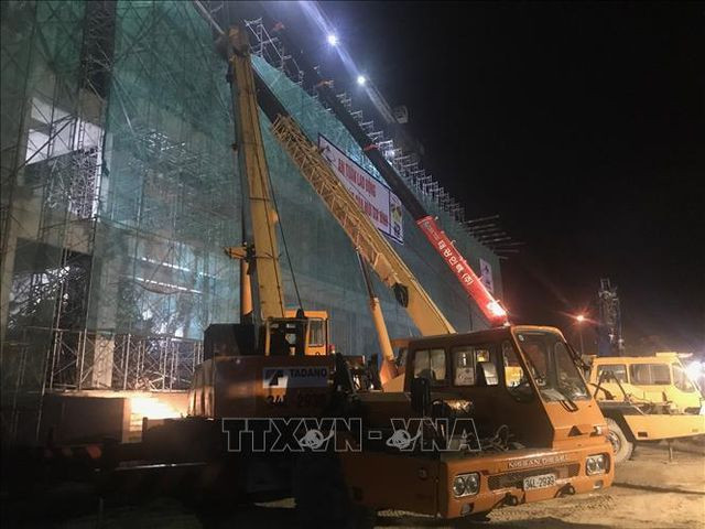 Hiện trường vụ tai nạn sập giàn giáo tối 22/10 (Ảnh: TTXVN).
