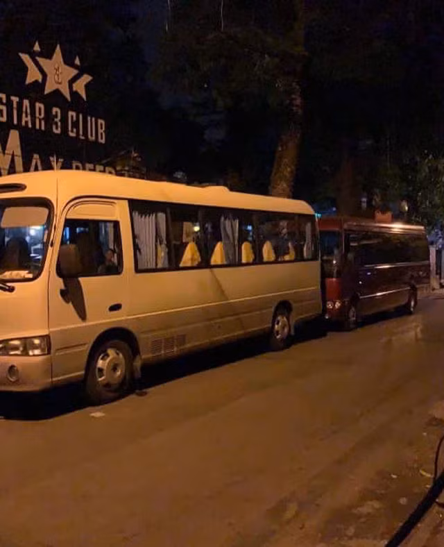 Công an Hà Nội đột kích Star 3 Club, gần 200 dân chơi bị đưa về trụ sở - 1