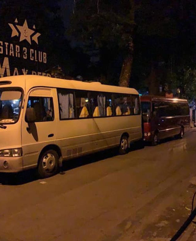 Công an Hà Nội đột kích Star 3 Club, gần 200 dân chơi bị đưa về trụ sở - 1 Công an Hà Nội đột kích Star 3 Club, gần 200 dân chơi bị đưa về trụ sở - 1