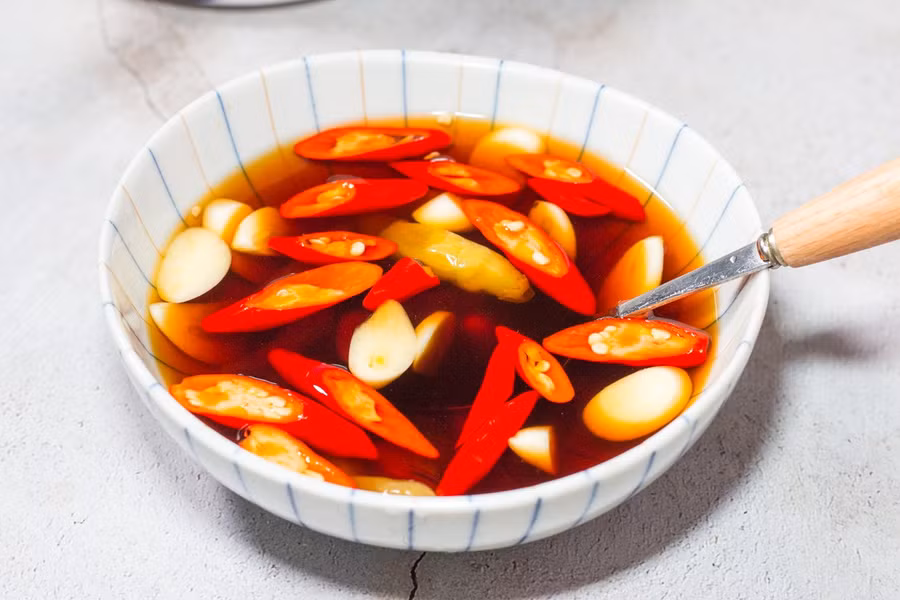 Mùa đông nhà tôi luôn có món củ cải ngâm làm món ăn kèm, chua giòn ngon hết nấc - Ảnh 3.