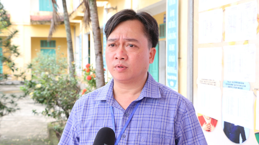 Thầy Hoàng Việt Hà - Phó Hiệu trưởng, Phó Trưởng điểm thi Trường THPT Trần Hưng Đạo thông tin về công tác chuẩn bị cho kỳ thi của nhà trường. Thầy Hoàng Việt Hà - Phó Hiệu trưởng, Phó Trưởng điểm thi Trường THPT Trần Hưng Đạo thông tin về công tác chuẩn bị cho kỳ thi của nhà trường.