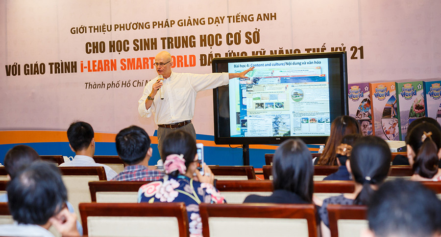 Giới thiệu phương pháp dạy tiếng Anh cho học sinh THCS với giáo trình i-Learn Smart World đến các giáo viên