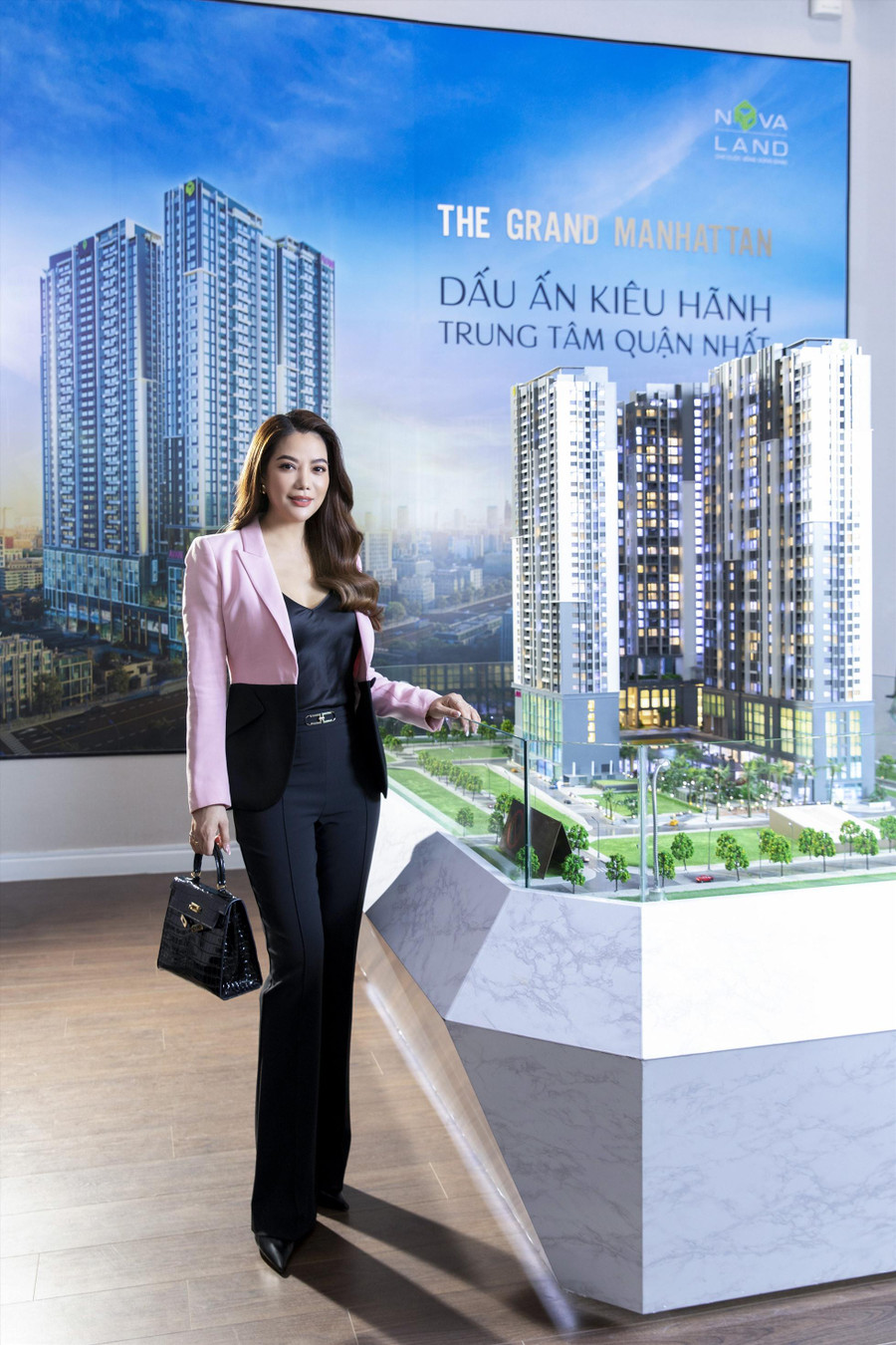 Trương Ngọc Ánh vừa bổ sung thêm vào bộ sưu tập bất động sản hạng sang một căn hộ ngay trung tâm quận 1. Trương Ngọc Ánh vừa bổ sung thêm vào bộ sưu tập bất động sản hạng sang một căn hộ ngay trung tâm quận 1.