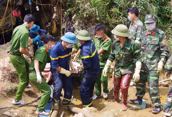 Tìm thấy thi thể người đàn ông mắc kẹt nhiều ngày trong hang đá