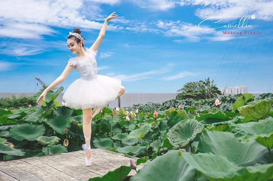 Mãn nhãn bộ ảnh vũ công nhí múa ballet, diện cổ trang bên Quốc hoa