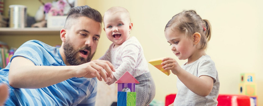 Điều đầu tiên mà trẻ muốn và cần là sự hiện diện của cha mẹ chúng, không chỉ về mặt thể chất mà cả về tinh thần. (Ảnh: ITN). Điều đầu tiên mà trẻ muốn và cần là sự hiện diện của cha mẹ chúng, không chỉ về mặt thể chất mà cả về tinh thần. (Ảnh: ITN).