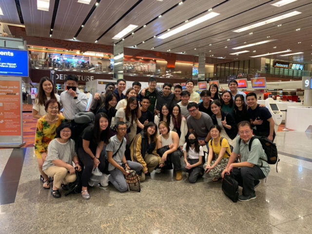 Alicia Ang (hàng đầu tiên, thứ tư từ phải sang). (Ảnh: ITN) Alicia Ang (hàng đầu tiên, thứ tư từ phải sang). (Ảnh: ITN)