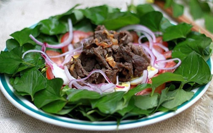 Diếp cá rất ngon khi được ăn kèm với thịt nướng. (Ảnh: ITN). Diếp cá rất ngon khi được ăn kèm với thịt nướng. (Ảnh: ITN).