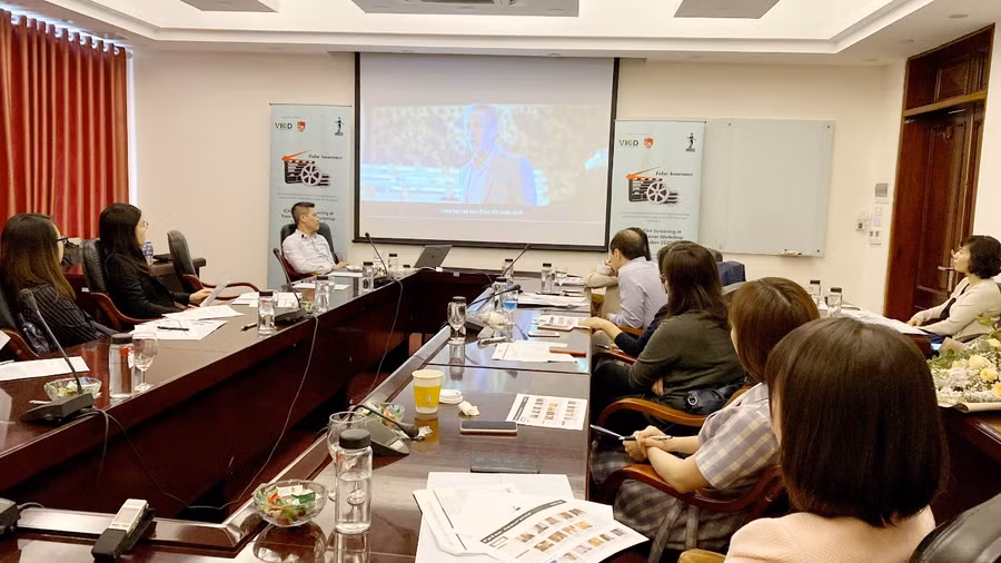 Giảng viên trường ĐH Kinh Tế (ĐH Quốc Gia Hà Nội) cùng xem và trao đổi về bộ phim False Assurance