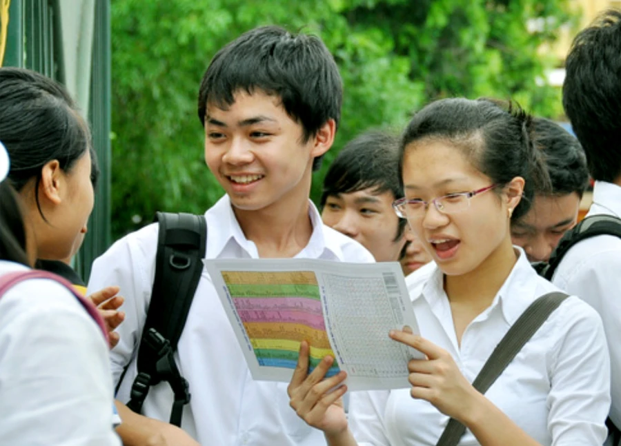 Nhiều thí sinh vẫn đang cân nhắc việc nộp hồ sơ xét tuyển NV1