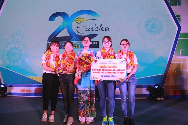 Nhóm tác giả đạt giải Nhất với đề tài “Nghiên cứu thu nhận Fucoidan tinh sạch từ rong sụn Kappaphycus alvareii”