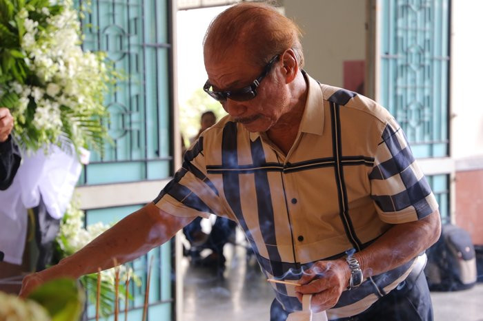 NSND Trần Hiếu, NSND Kim Cương xúc động viếng nhạc sĩ Nguyễn Văn Tý ảnh 2