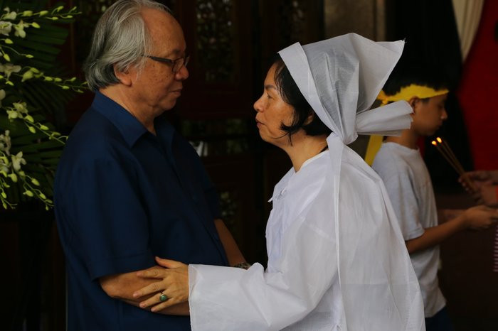 NSND Trần Hiếu, NSND Kim Cương xúc động viếng nhạc sĩ Nguyễn Văn Tý ảnh 8