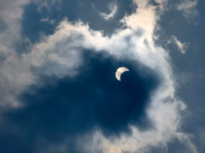 ky thu anh mat trang “an” mat troi trua 26/12 tai viet nam hinh anh 3