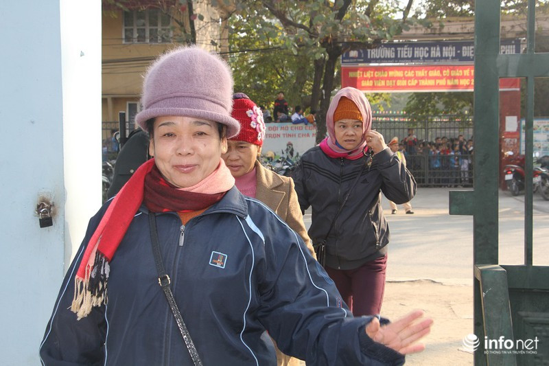Xử vụ "nữ sinh giao gà": Người dân Điện Biên hiếu kỳ đến xem mặt các bị cáo ảnh 10 Xử vụ "nữ sinh giao gà": Người dân Điện Biên hiếu kỳ đến xem mặt các bị cáo ảnh 10