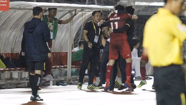 Hòa Quảng Nam, CLB TPHCM tiếp tục dẫn đầu bảng V-League - 4