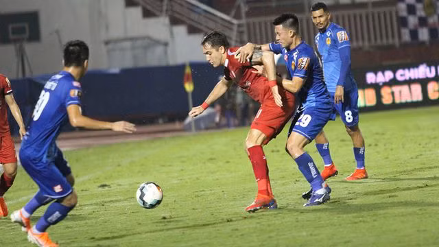 Hòa Quảng Nam, CLB TPHCM tiếp tục dẫn đầu bảng V-League - 2