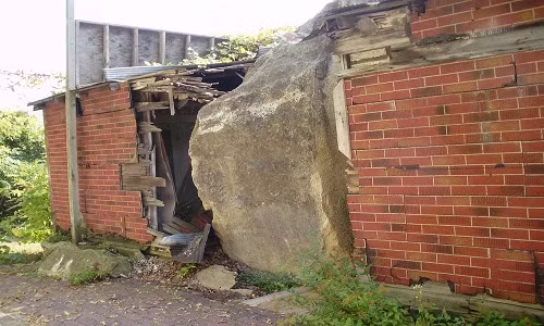 tang-da-55-tan-mac-ket-giua-ngoi-nha-o-my-1