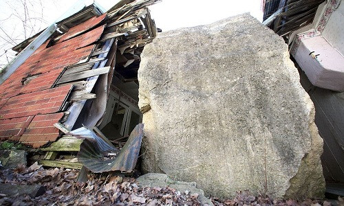 tang-da-55-tan-mac-ket-giua-ngoi-nha-o-my-2