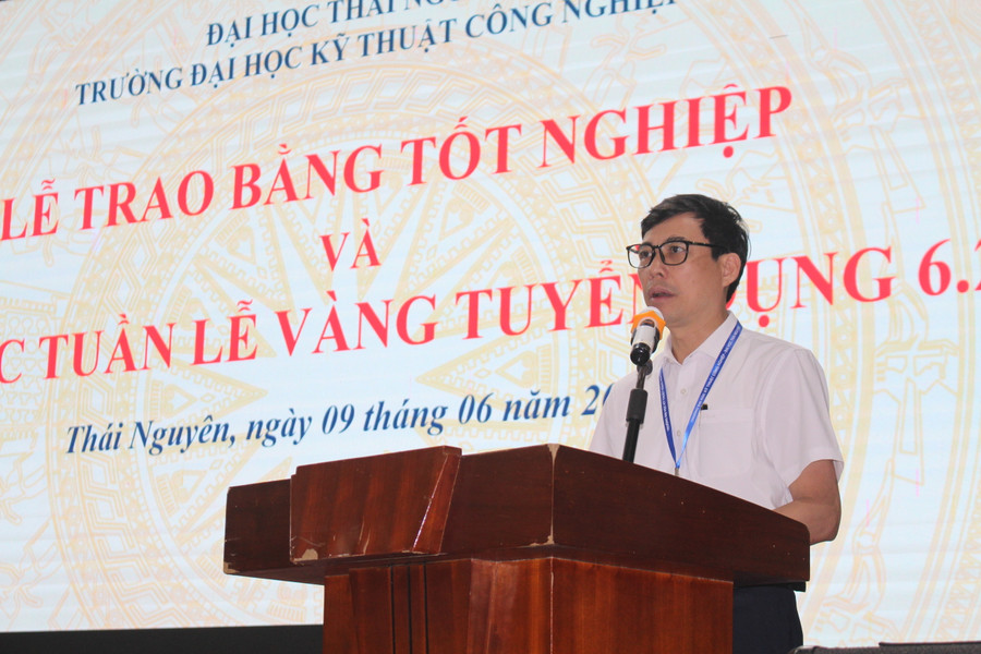 PGS.TS Đỗ Trung Hải, Hiệu trưởng trường Đại học Kỹ thuật Công nghiệp phát biểu tại chương trình. PGS.TS Đỗ Trung Hải, Hiệu trưởng trường Đại học Kỹ thuật Công nghiệp phát biểu tại chương trình.