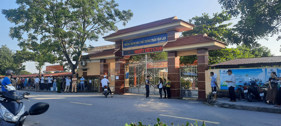 Giữ gìn an ninh trật tự vòng ngoài và đảm bảo giao thông được thông suốt sẽ góp phần làm nên thành công của kỳ thi tốt nghiệp THPT năm 2023. Ảnh: Đình Tuệ.