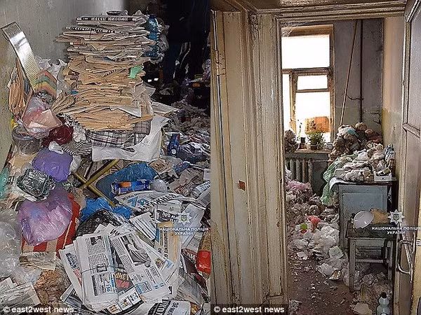 Căn hộ tràn ngập trong rác thải