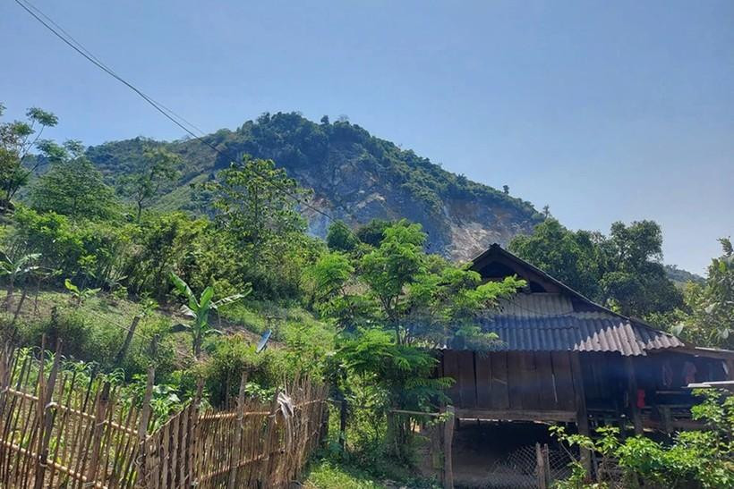 Khu vực mỏ đá của Công ty TNHH Hồng Trường chỉ cách bản Kim Đa khoảng 200m. Khu vực mỏ đá của Công ty TNHH Hồng Trường chỉ cách bản Kim Đa khoảng 200m.