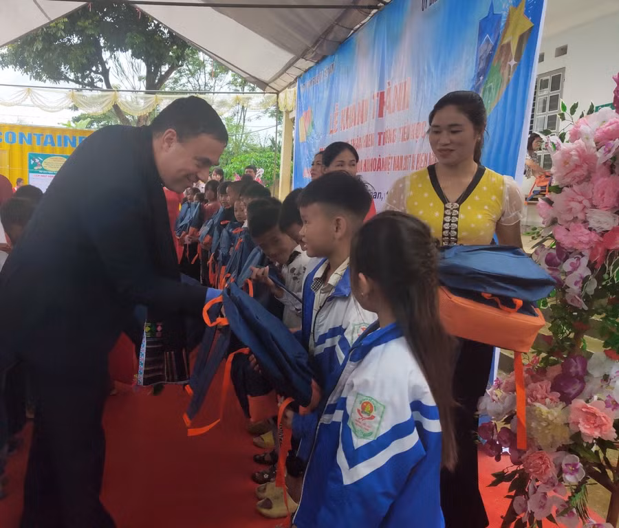 Lễ khánh thành thư viện thân thiện