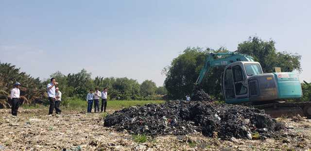 Đoàn kiểm tra chụp hình, ghi lại bằng chứng Đoàn kiểm tra chụp hình, ghi lại bằng chứng
