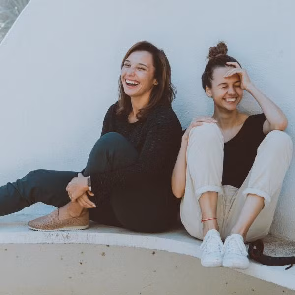 Đảm bảo rằng bạn trở thành một người chị thực sự của cô ấy. (Ảnh: ITN).