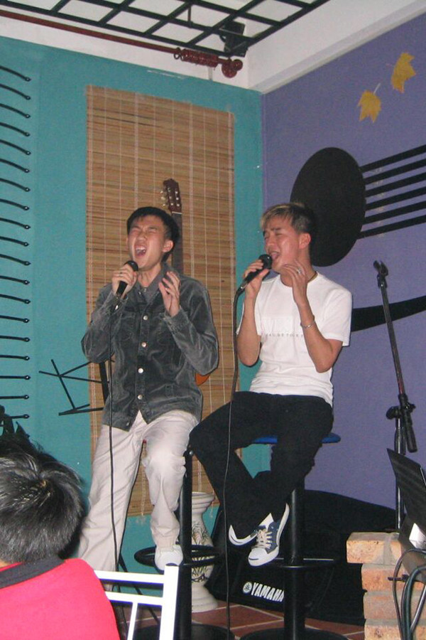 Khi trình bày Cảm giác với một người khác của Nguyễn Hồng Thuận, Dương Triệu Vũ thừa nhận trong đường tình anh là người khá đào hoa, đã quen biết và có tình cảm tới con số... mấy chục người. Tuy nhiên chỉ có 2-3 mối tình thật sự sâu đậm. Đặc biệt, có một cuộc tình sâu đậm đến mức Dương Triệu Vũ lấy làm thước đo cho tất cả mọi cuộc tình sau này. "Tôi biết đó là điều bất công cho ai đến sau. Nhưng trái tim mình bảo thì mình nghe thôi không cưỡng lại được". mr-dam-duong-trieu-vu-tinh-cam-danh-cho-nhau-mai-khong-hoi-han-1