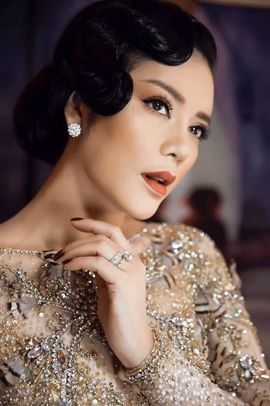 can-canh-thiet-ke-viet-giup-ly-nha-ky-lai-quet-sach-tham-do-cannes-1