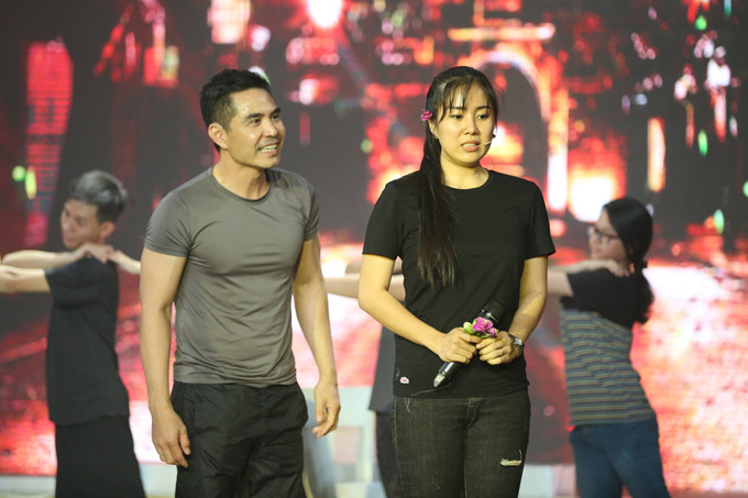 Lê Phương và Trung Dũng hỗ trợ cho phần thi của đạo diễn Ngọc Tưởng. le-phuong-om-chat-ban-trai-moi-du-dung-canh-tinh-cu-quy-binh-2