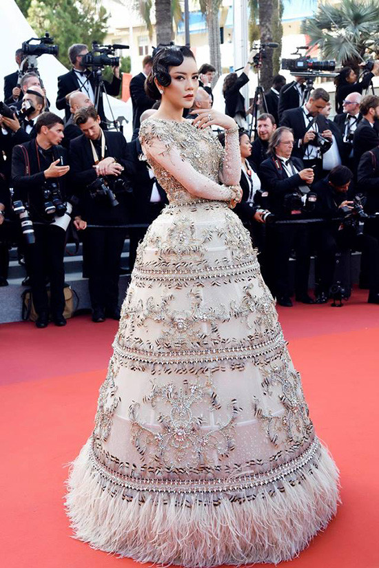 can-canh-thiet-ke-viet-giup-ly-nha-ky-lai-quet-sach-tham-do-cannes