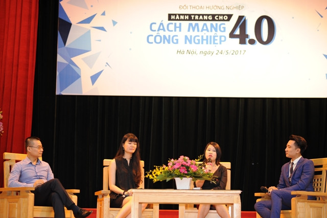 Các diễn giả giao lưu với sinh viên