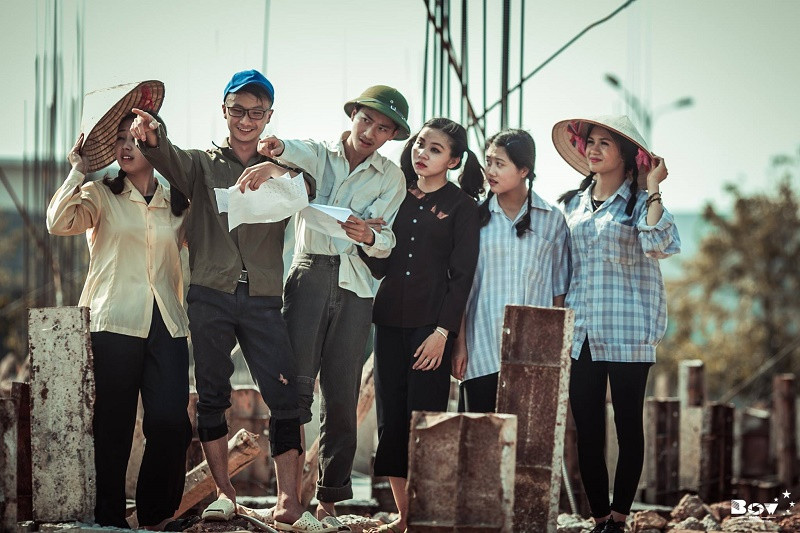 Ảnh kỷ yếu đậm chất “phụ hồ” của học sinh Bắc Giang ảnh 2 Ảnh kỷ yếu đậm chất “phụ hồ” của học sinh Bắc Giang ảnh 2