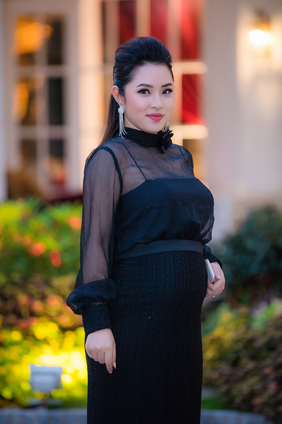 huyen-my-mac-ao-xuyen-thau-khoe-noi-y-trang-4