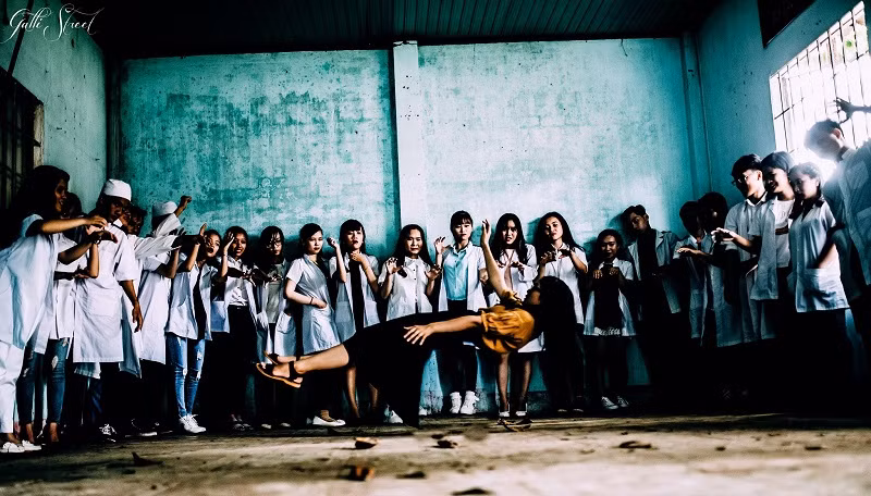 Rùng mình bộ ảnh kỷ yếu “Bệnh viện ma ám” của học sinh Bình Phước ảnh 3