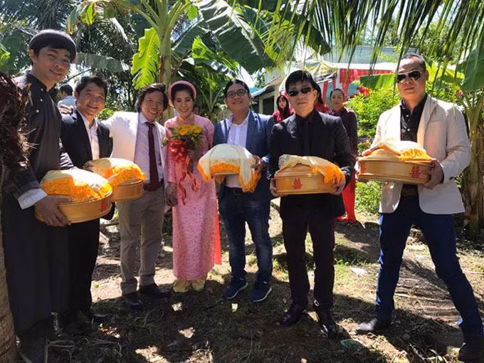 dao-dien-quay-phim-nguyen-tranh-cuoi-vo-kem-25-tuoi-3