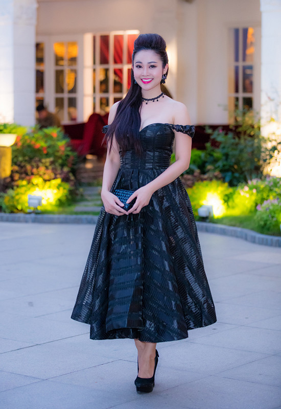 huyen-my-mac-ao-xuyen-thau-khoe-noi-y-trang-7