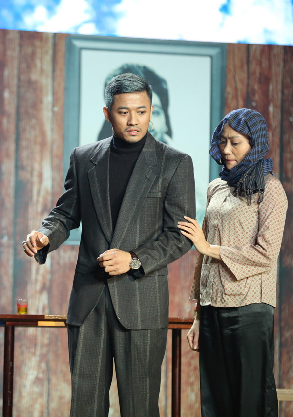 ...Quý Bình. Trong đó, Quý Bình vào vai phản diện. le-phuong-om-chat-ban-trai-moi-du-dung-canh-tinh-cu-quy-binh-6