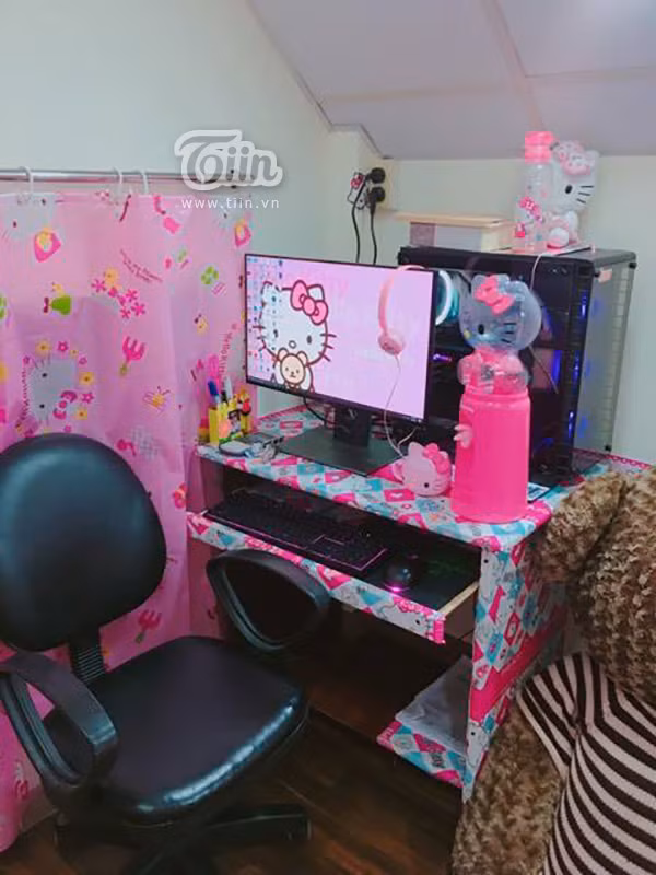 Nhà có 2 "nàng tiên", chị thích Doraemon, em yêu Hello Kitty ảnh 8