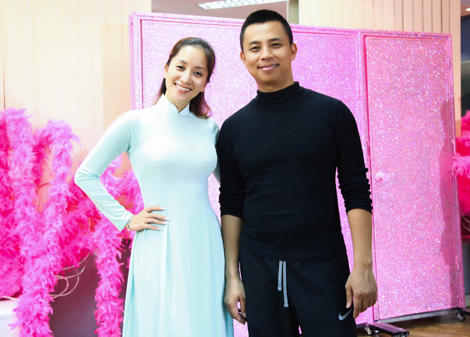 chi-anh-so-vo-ghen-khi-tay-trong-tay-khanh-thi-3