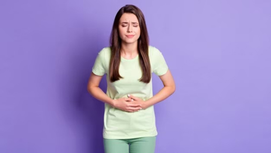 Kinh nguyệt cũng có thể liên quan đến mức độ căng thẳng gia tăng, từ đó làm tình trạng mụn trở nên trầm trọng hơn. (Ảnh: ITN) Kinh nguyệt cũng có thể liên quan đến mức độ căng thẳng gia tăng, từ đó làm tình trạng mụn trở nên trầm trọng hơn. (Ảnh: ITN)