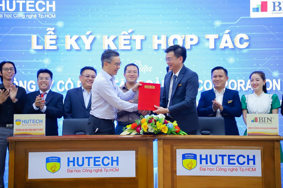 Trường ĐH Công nghệ TPHCM và Công ty Cổ phần Tập đoàn BIN Corporation ký kết đào tạo nhân lực. Trường ĐH Công nghệ TPHCM và Công ty Cổ phần Tập đoàn BIN Corporation ký kết đào tạo nhân lực.