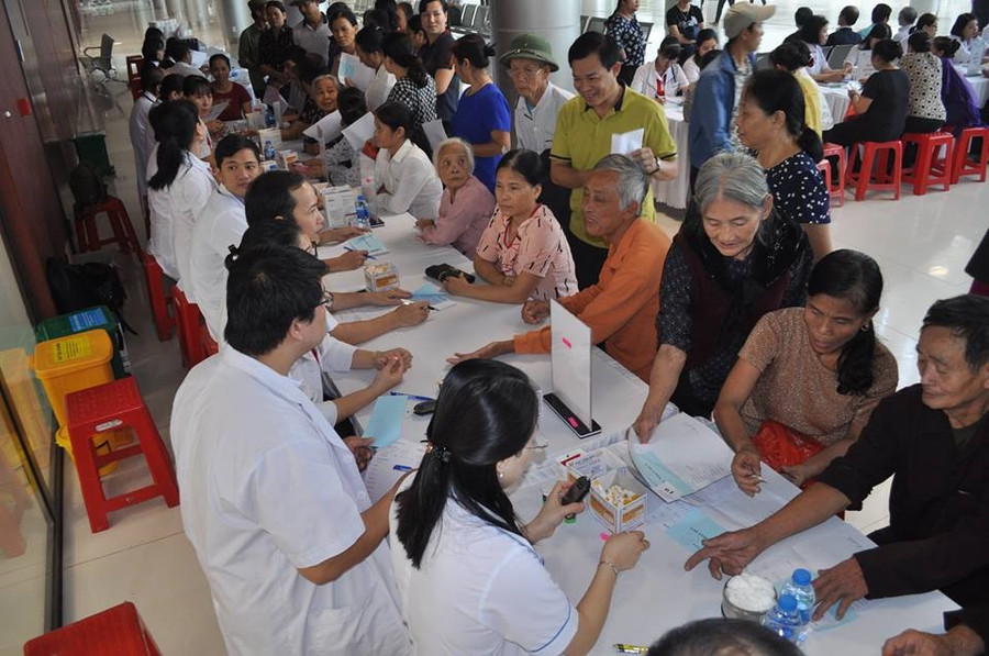 Hình ảnh người dân đến khám bệnh hôm khánh thành Khu Khám bệnh cơ sở 2 của Bệnh viện Bạch Mai. (Nguồn: Báo Lao động) Hình ảnh người dân đến khám bệnh hôm khánh thành Khu Khám bệnh cơ sở 2 của Bệnh viện Bạch Mai. (Nguồn: Báo Lao động)